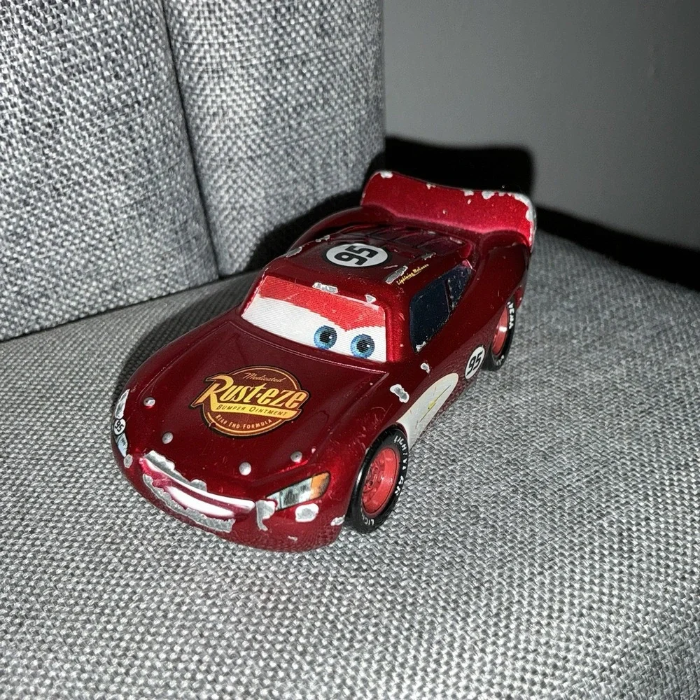 Disney Pixar Cars Rust-Eze Lightning McQueen #95 Diecast Racecar Metal‎